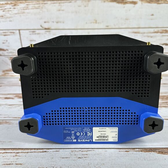 Linksys WRT 1900AC V2 Dual Band Ultra-Fast Wireless WiFi Router No Antennas ￼ - Picture 5 of 5